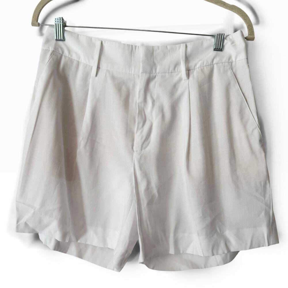 NWT Ann Taylor The Pleated Shorts White Size 2
